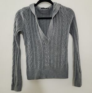 Daisy Fuentes Heather Gray V-Neck Sweater With Hood